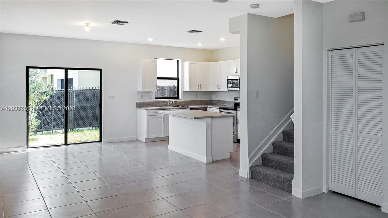 For Rent: $3,600 (3 beds, 2 baths, 1863 Square Feet)