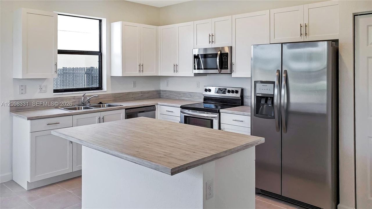 For Rent: $3,600 (3 beds, 2 baths, 1863 Square Feet)