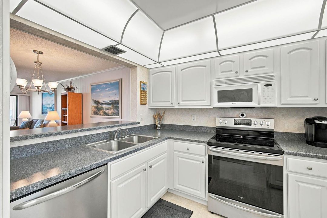 021_-_Kitchen_2
