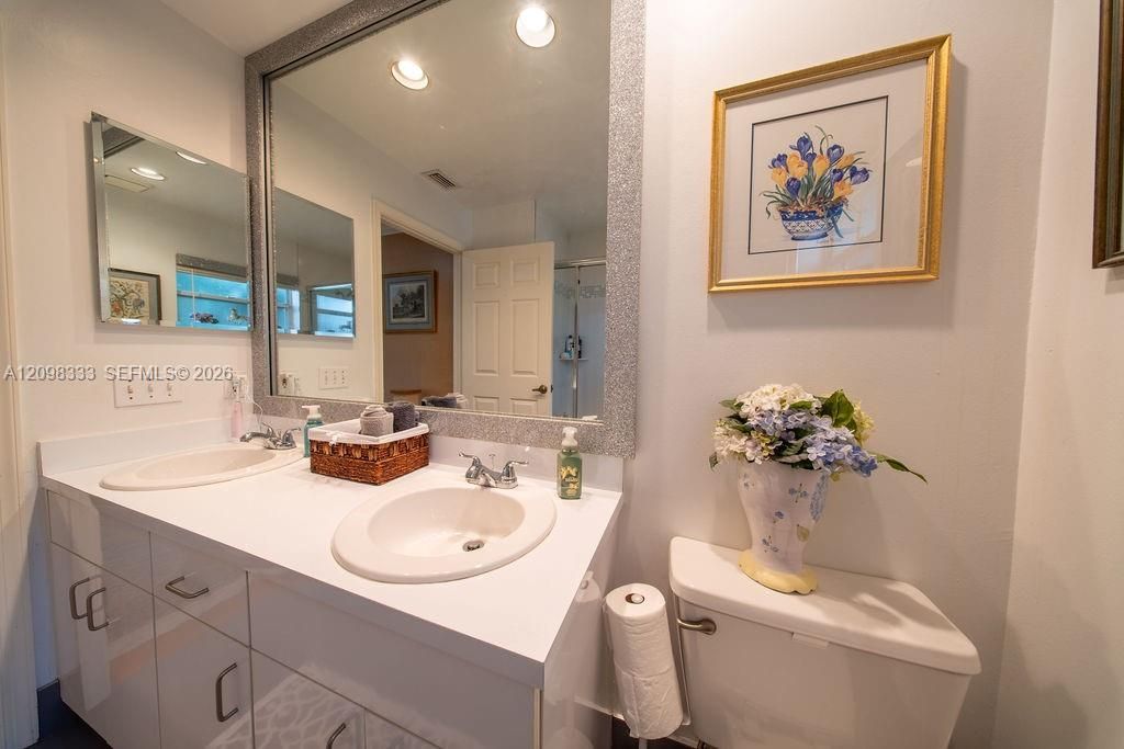 En Venta: $1,385,000 (6 camas, 3 baños, 3812 Pies cuadrados)