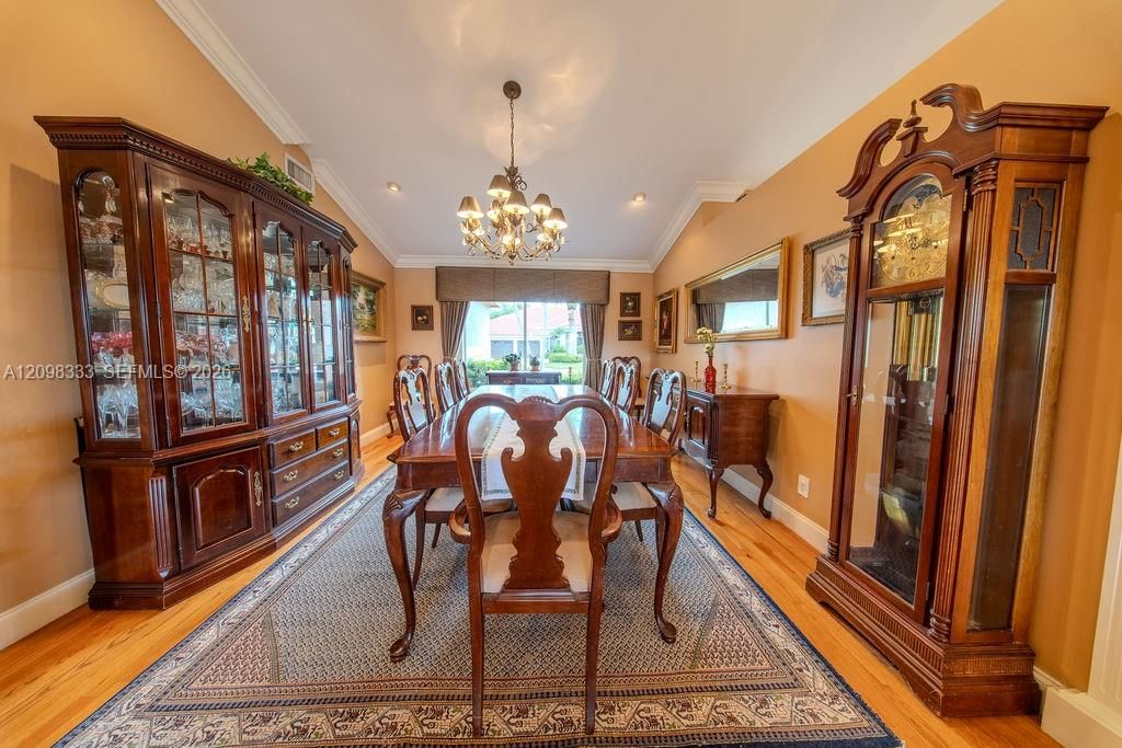 En Venta: $1,385,000 (6 camas, 3 baños, 3812 Pies cuadrados)