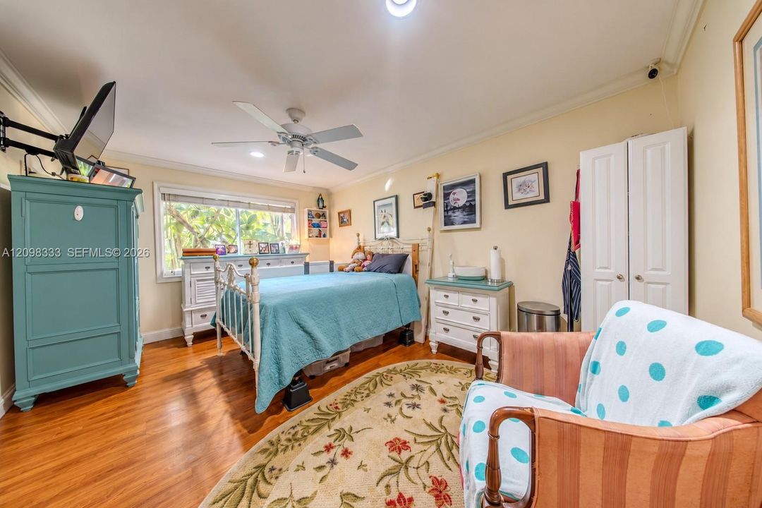 En Venta: $1,385,000 (6 camas, 3 baños, 3812 Pies cuadrados)