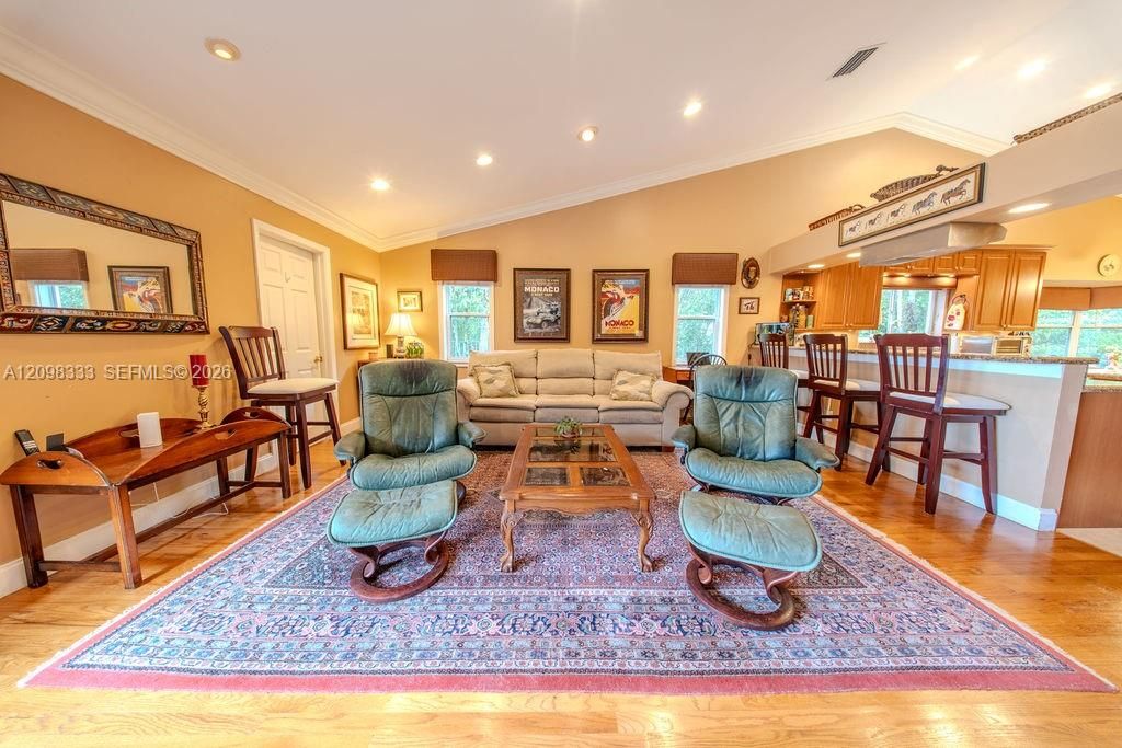 En Venta: $1,385,000 (6 camas, 3 baños, 3812 Pies cuadrados)