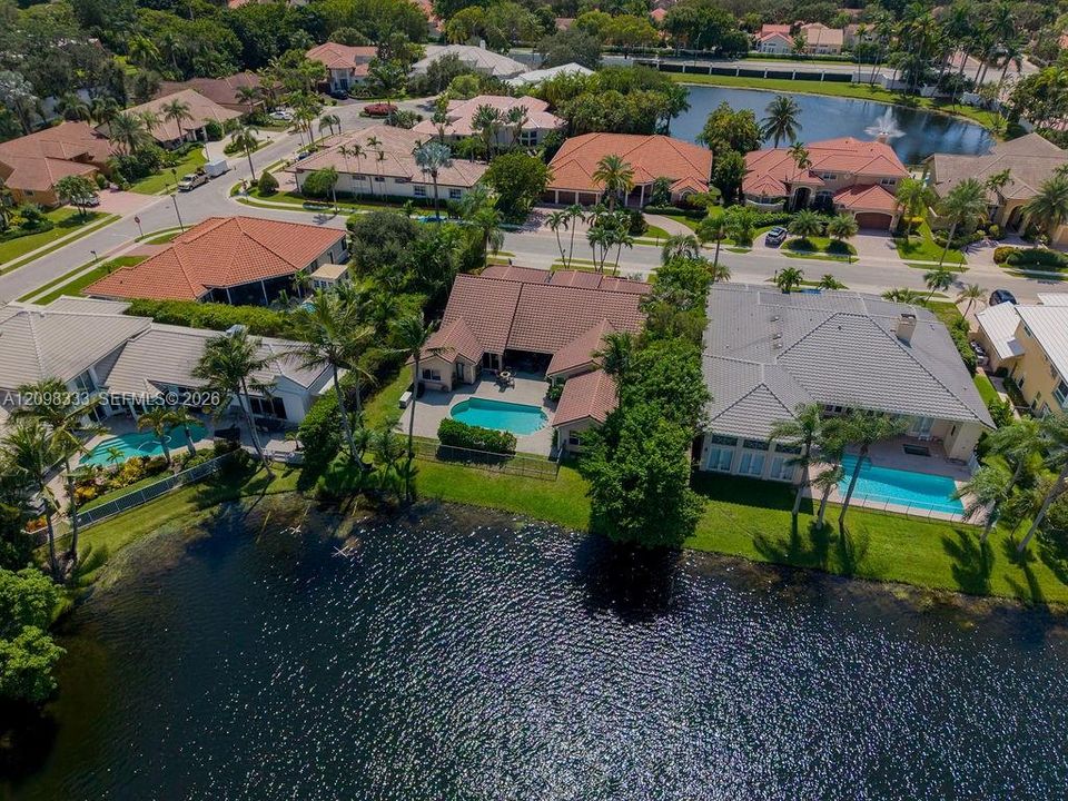 En Venta: $1,385,000 (6 camas, 3 baños, 3812 Pies cuadrados)
