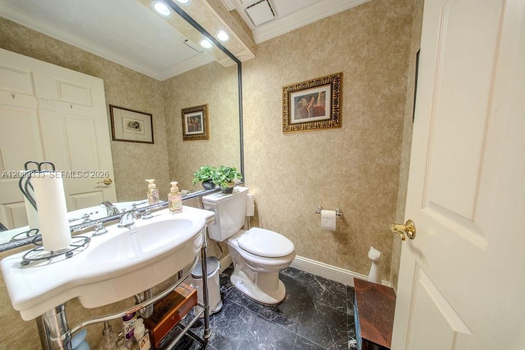 En Venta: $1,385,000 (6 camas, 3 baños, 3812 Pies cuadrados)