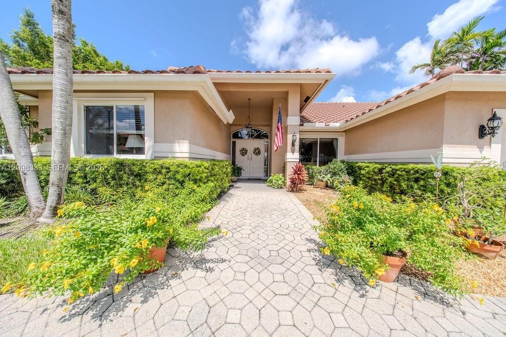 En Venta: $1,385,000 (6 camas, 3 baños, 3812 Pies cuadrados)