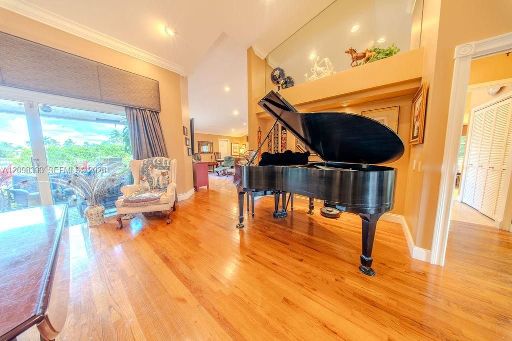 En Venta: $1,385,000 (6 camas, 3 baños, 3812 Pies cuadrados)