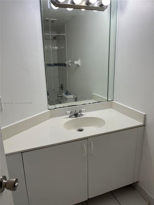 For Rent: $2,350 (2 beds, 2 baths, 842 Square Feet)