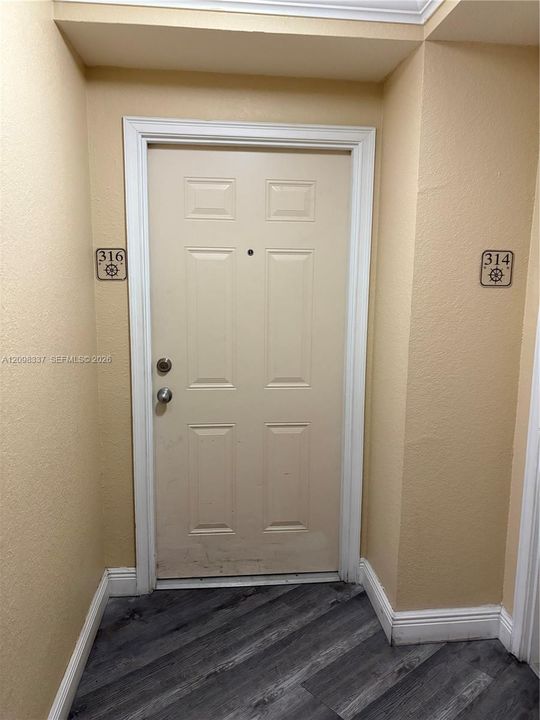 For Rent: $2,350 (2 beds, 2 baths, 842 Square Feet)