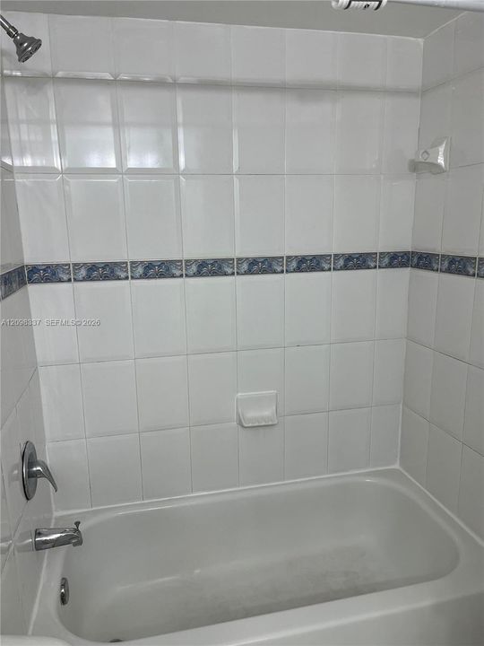 For Rent: $2,350 (2 beds, 2 baths, 842 Square Feet)