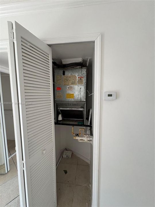 For Rent: $2,350 (2 beds, 2 baths, 842 Square Feet)