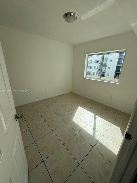 For Rent: $2,350 (2 beds, 2 baths, 842 Square Feet)