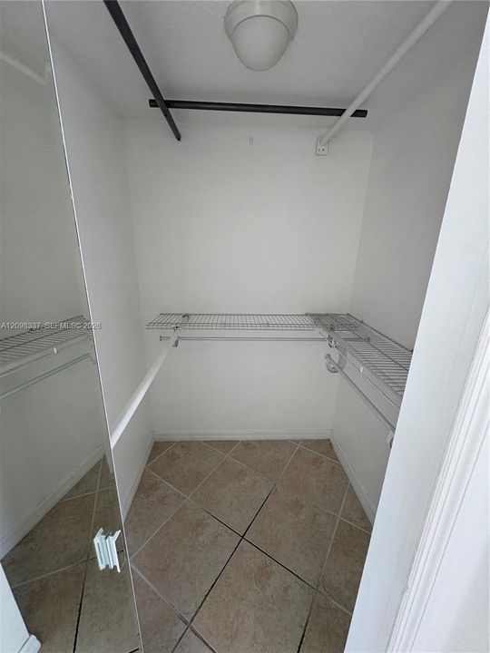 For Rent: $2,350 (2 beds, 2 baths, 842 Square Feet)