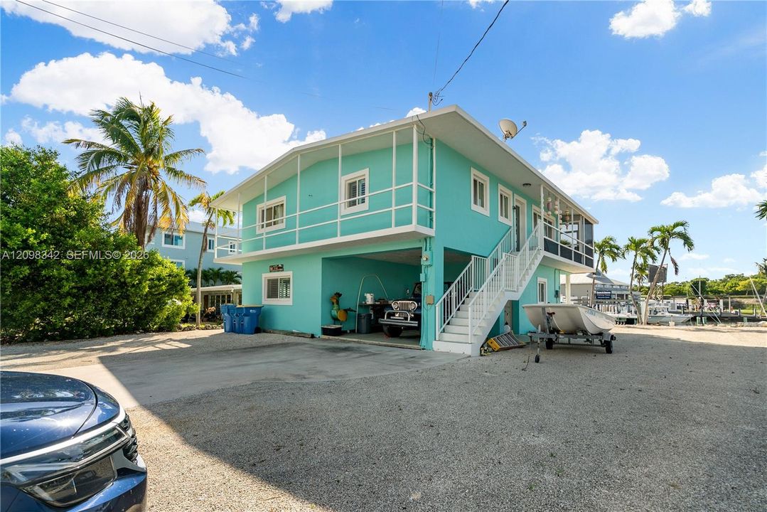 For Sale: $1,950,000 (3 beds, 2 baths, 1190 Square Feet)
