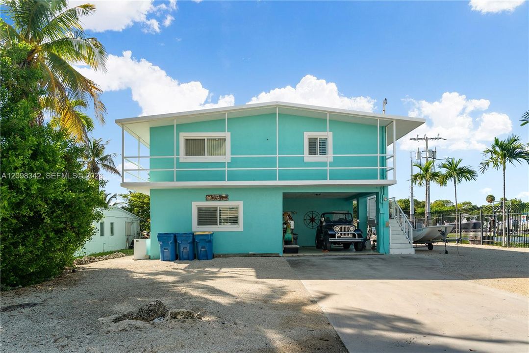 For Sale: $1,950,000 (3 beds, 2 baths, 1190 Square Feet)