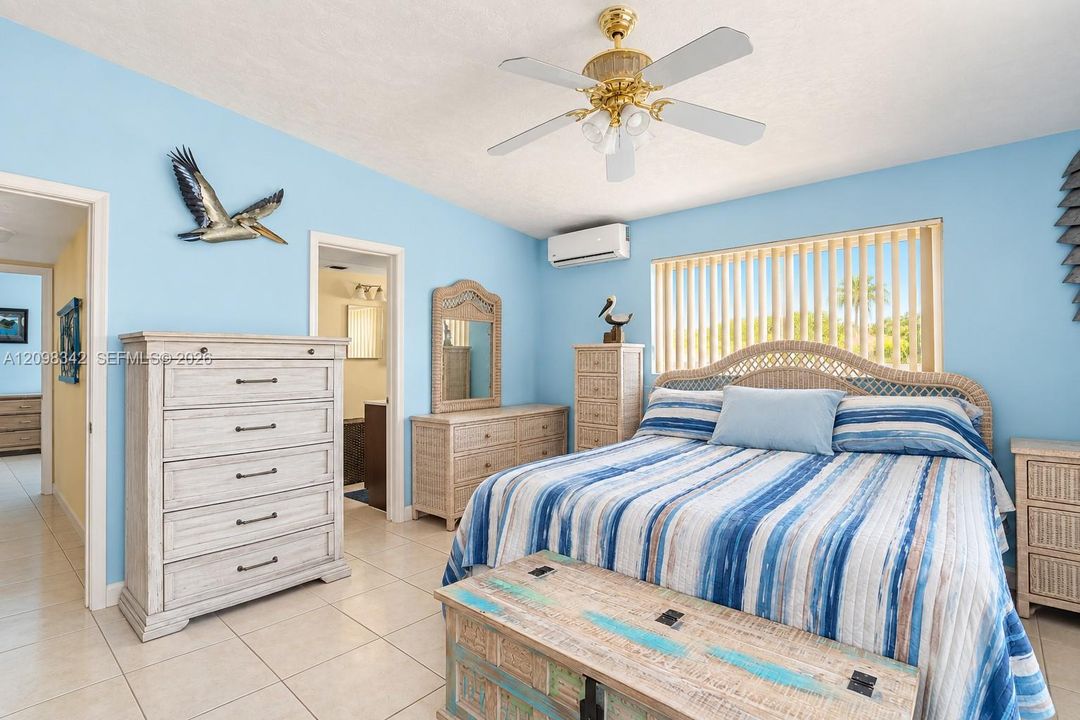 For Sale: $1,950,000 (3 beds, 2 baths, 1190 Square Feet)