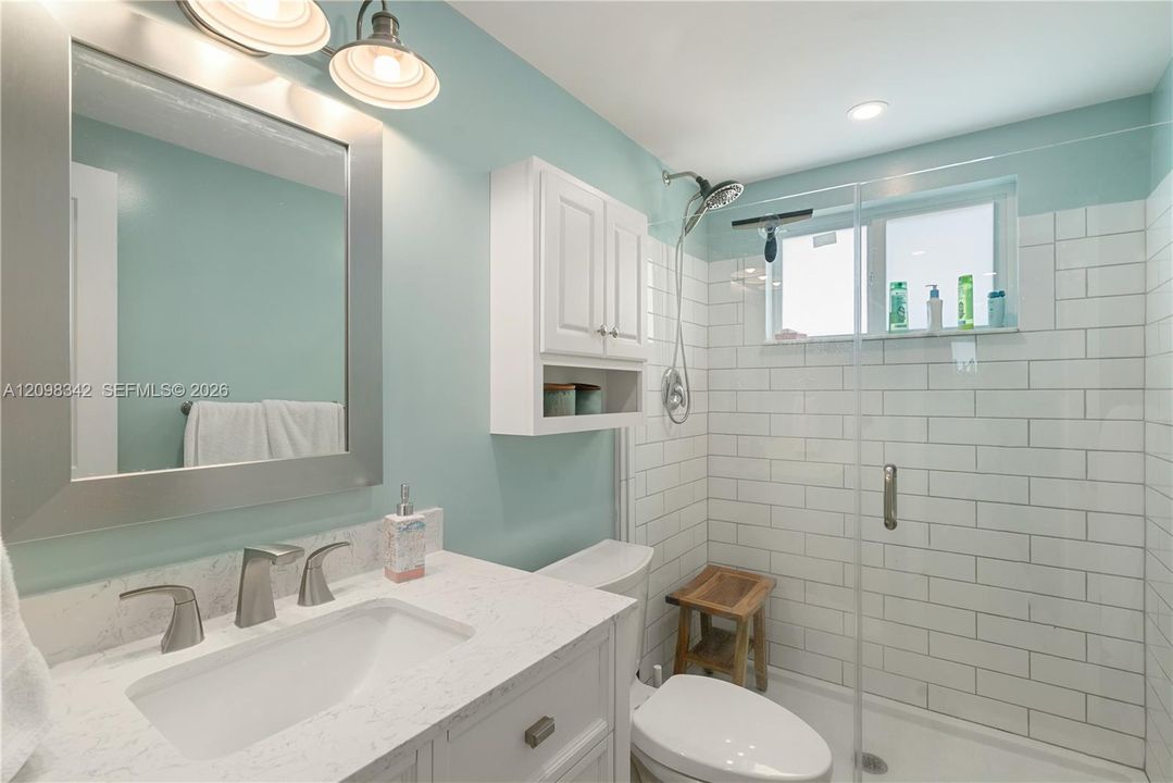 For Sale: $1,950,000 (3 beds, 2 baths, 1190 Square Feet)