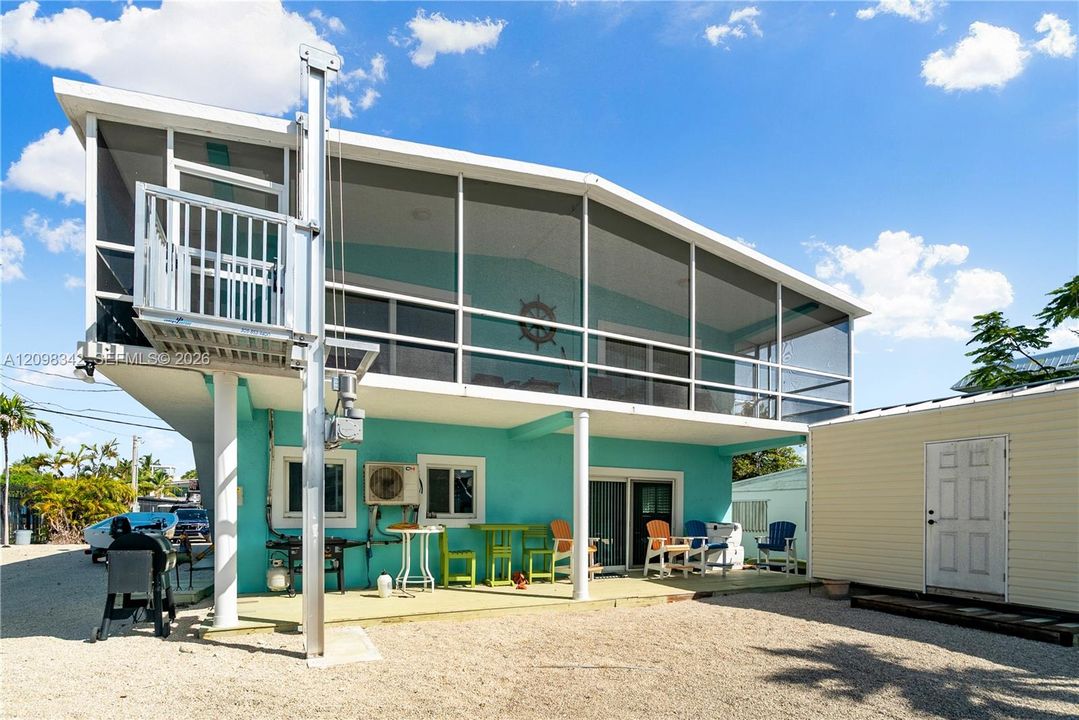 For Sale: $1,950,000 (3 beds, 2 baths, 1190 Square Feet)