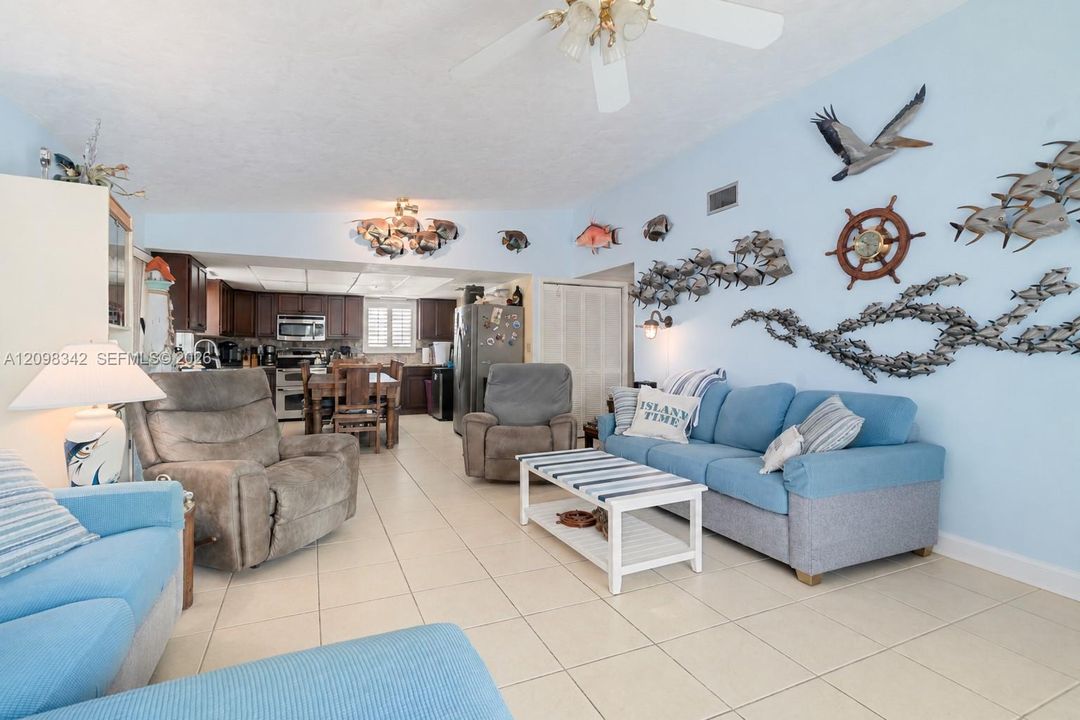 For Sale: $1,950,000 (3 beds, 2 baths, 1190 Square Feet)