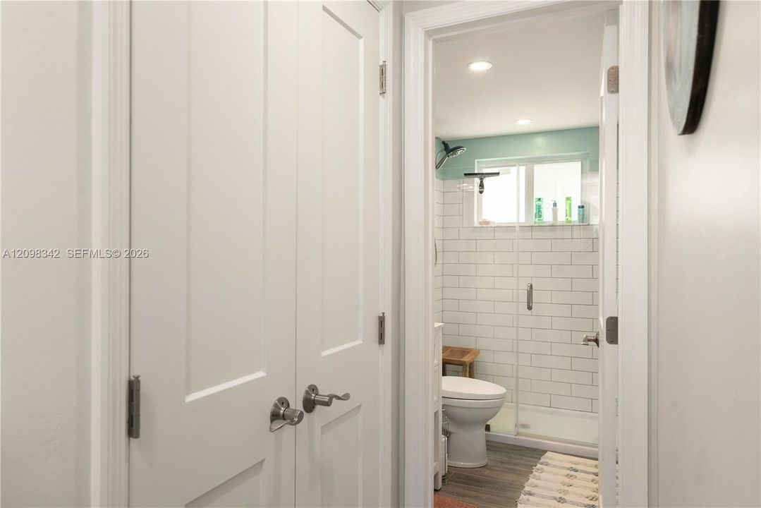 For Sale: $1,950,000 (3 beds, 2 baths, 1190 Square Feet)