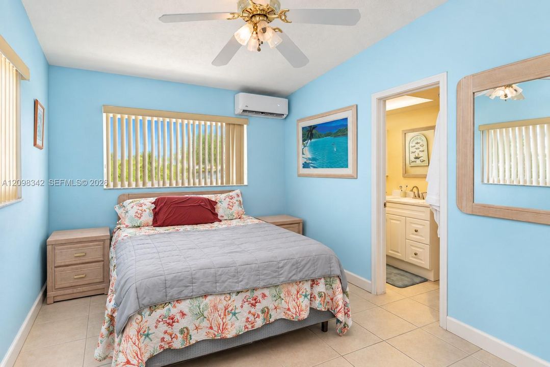 For Sale: $1,950,000 (3 beds, 2 baths, 1190 Square Feet)