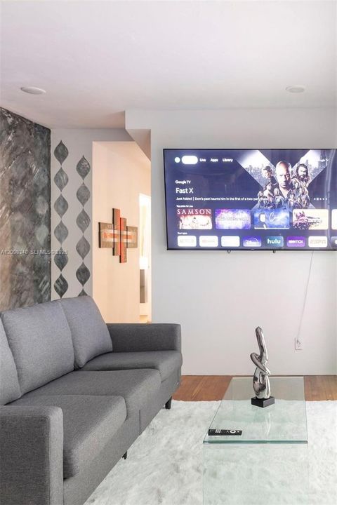 En Renta: $4,800 (4 camas, 3 baños, 2177 Pies cuadrados)