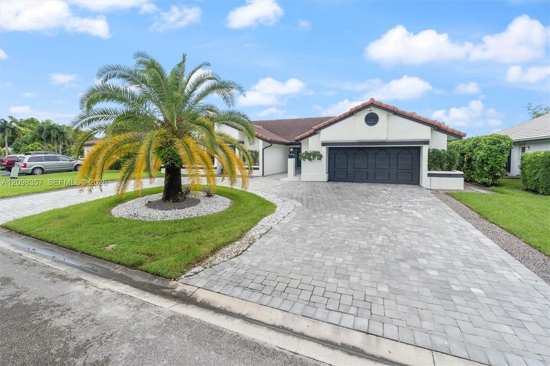 For Sale: $930,000 (4 beds, 2 baths, 2635 Square Feet)