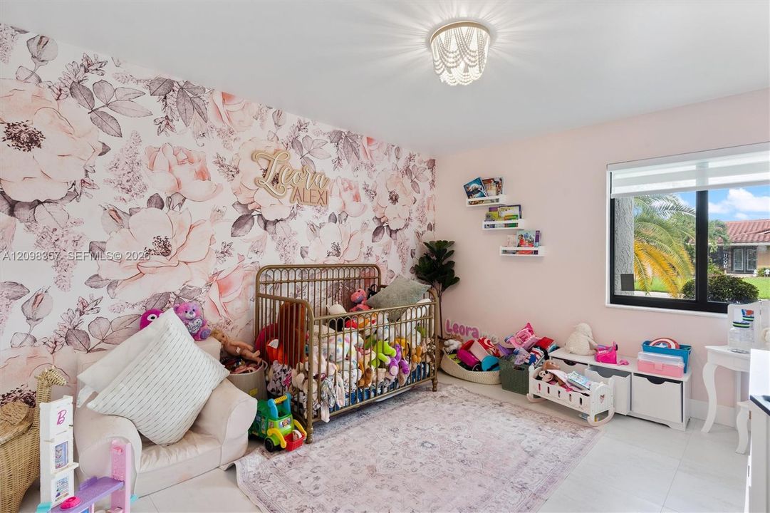 For Sale: $930,000 (4 beds, 2 baths, 2635 Square Feet)