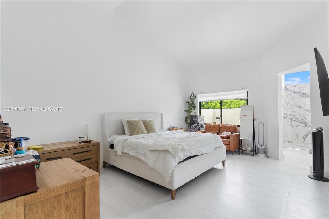 For Sale: $930,000 (4 beds, 2 baths, 2635 Square Feet)
