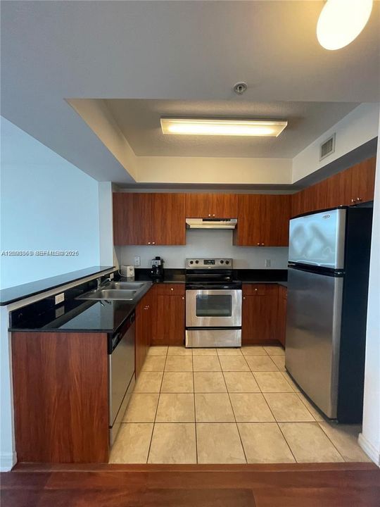 For Rent: $2,900 (2 beds, 2 baths, 929 Square Feet)