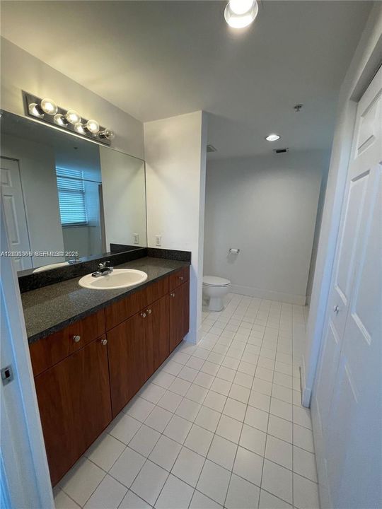 For Rent: $2,900 (2 beds, 2 baths, 929 Square Feet)