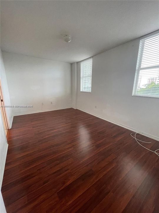 For Rent: $2,900 (2 beds, 2 baths, 929 Square Feet)