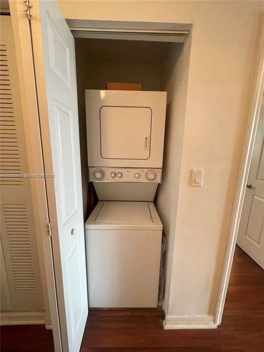 For Rent: $2,900 (2 beds, 2 baths, 929 Square Feet)