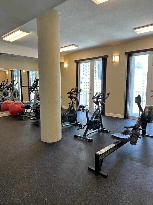 For Rent: $2,900 (2 beds, 2 baths, 929 Square Feet)
