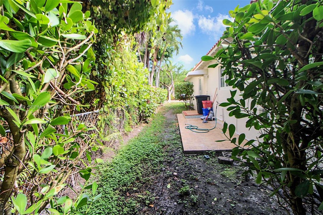For Sale: $2,000,000 (3 beds, 2 baths, 2662 Square Feet)