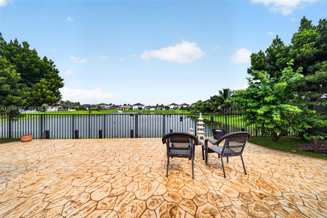 For Sale: $875,000 (4 beds, 3 baths, 2085 Square Feet)