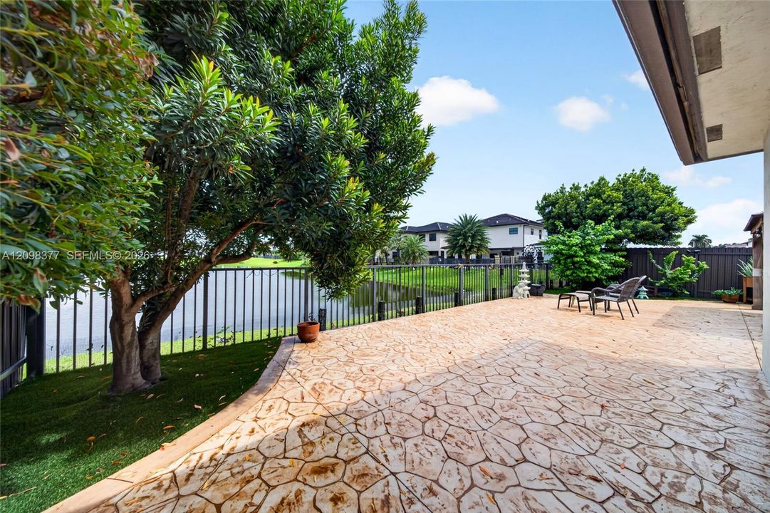 For Sale: $875,000 (4 beds, 3 baths, 2085 Square Feet)