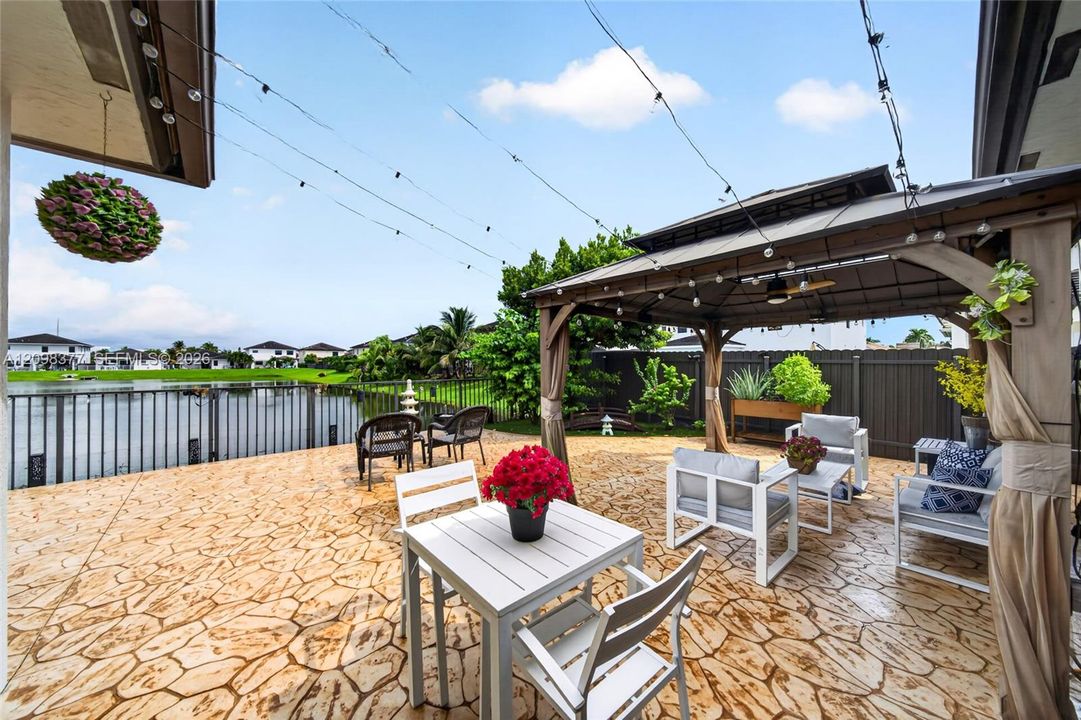 For Sale: $875,000 (4 beds, 3 baths, 2085 Square Feet)