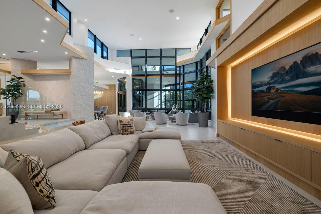 For Sale: $8,900,000 (6 beds, 7 baths, 10636 Square Feet)