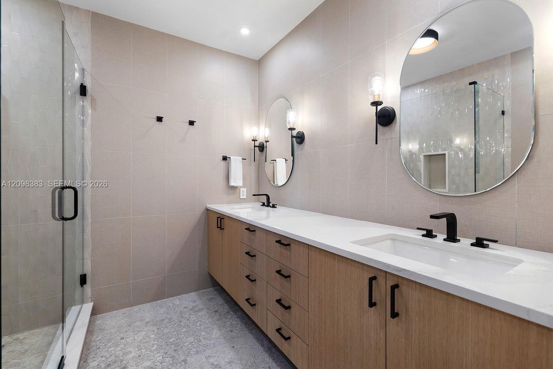 For Sale: $8,900,000 (6 beds, 7 baths, 10636 Square Feet)