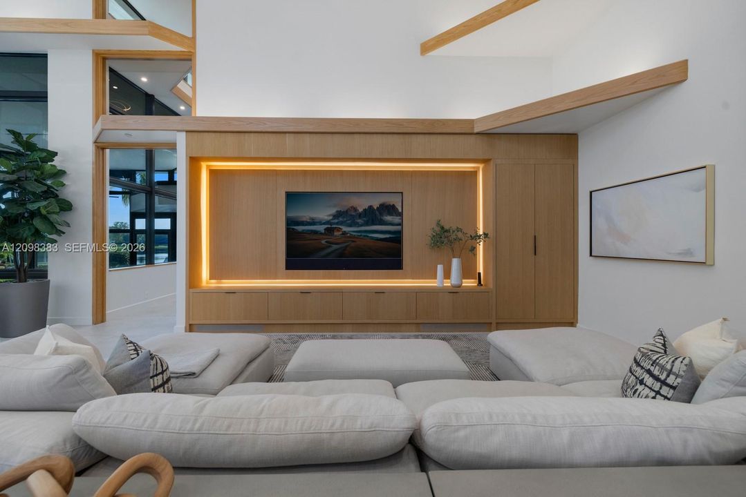 For Sale: $8,900,000 (6 beds, 7 baths, 10636 Square Feet)