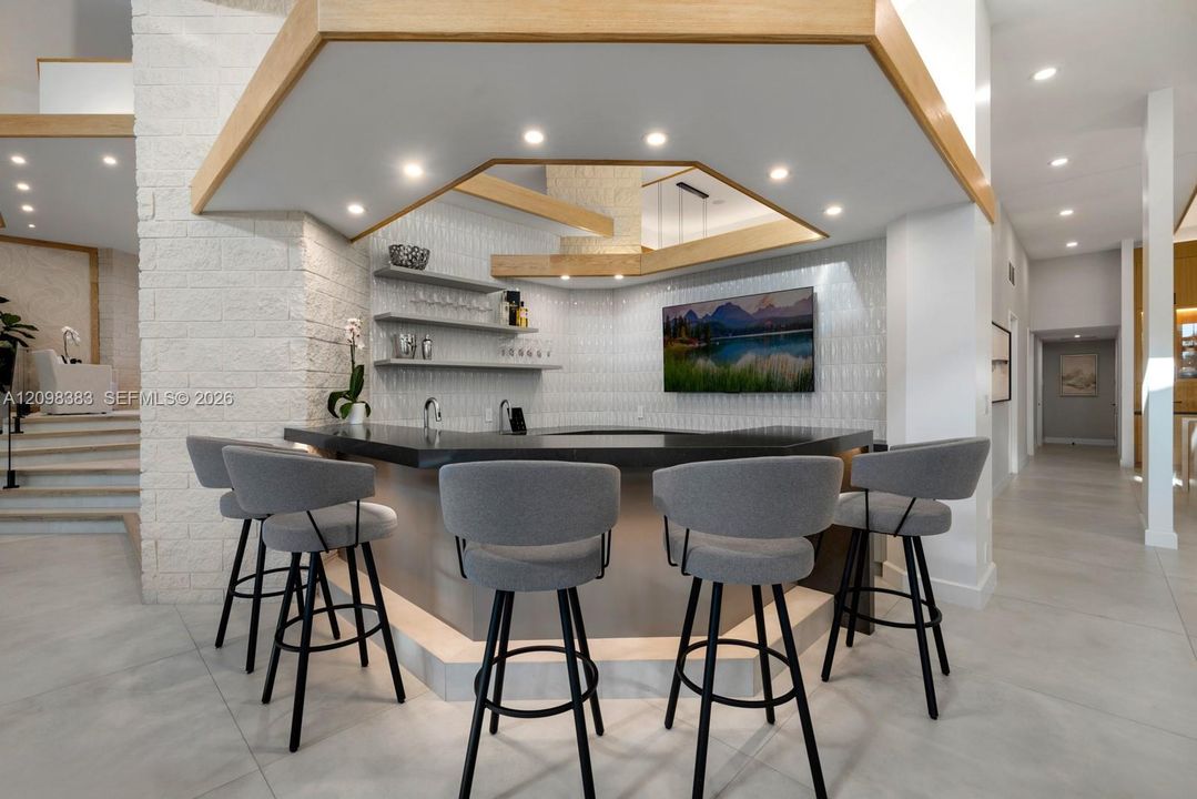 For Sale: $8,900,000 (6 beds, 7 baths, 10636 Square Feet)