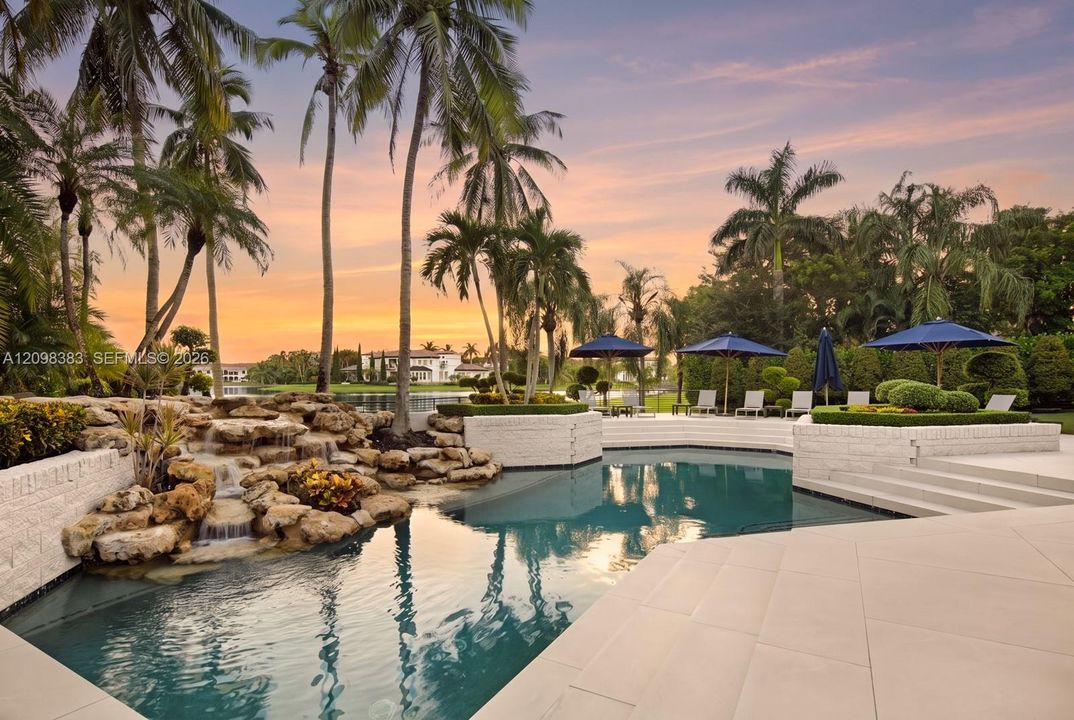 For Sale: $8,900,000 (6 beds, 7 baths, 10636 Square Feet)