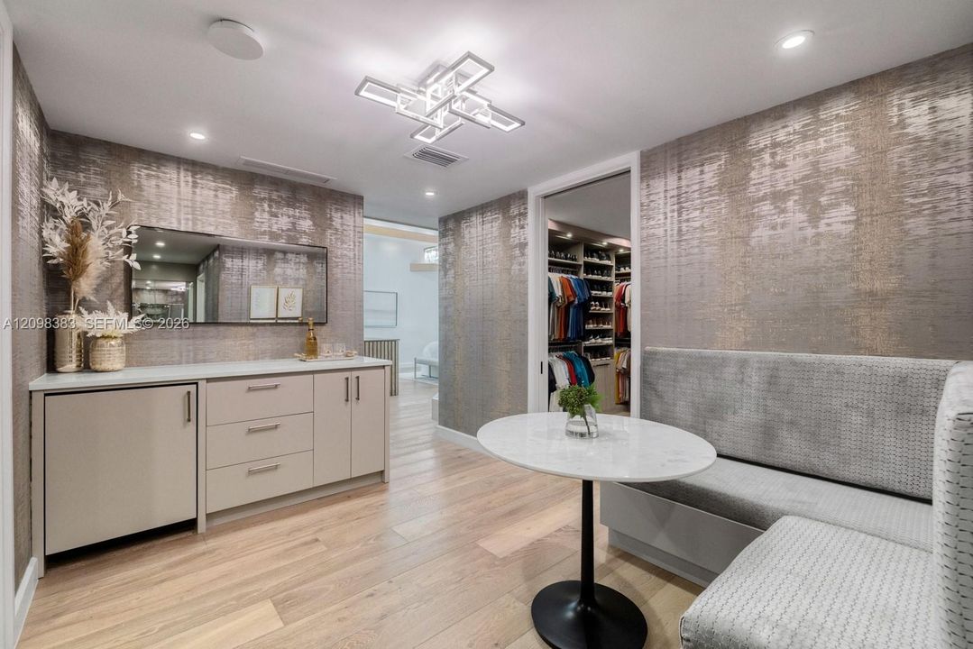 For Sale: $8,900,000 (6 beds, 7 baths, 10636 Square Feet)