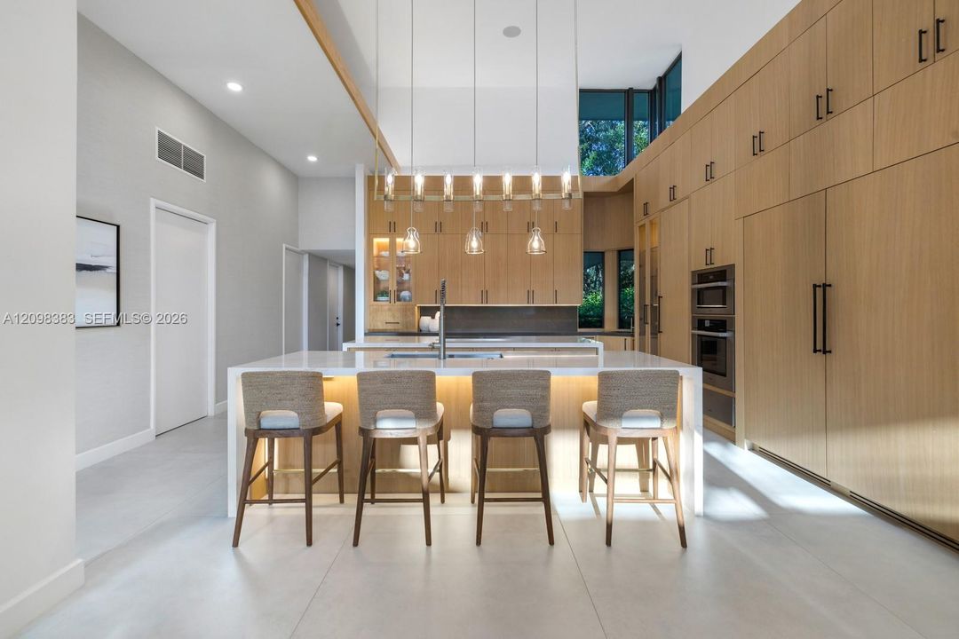 For Sale: $8,900,000 (6 beds, 7 baths, 10636 Square Feet)