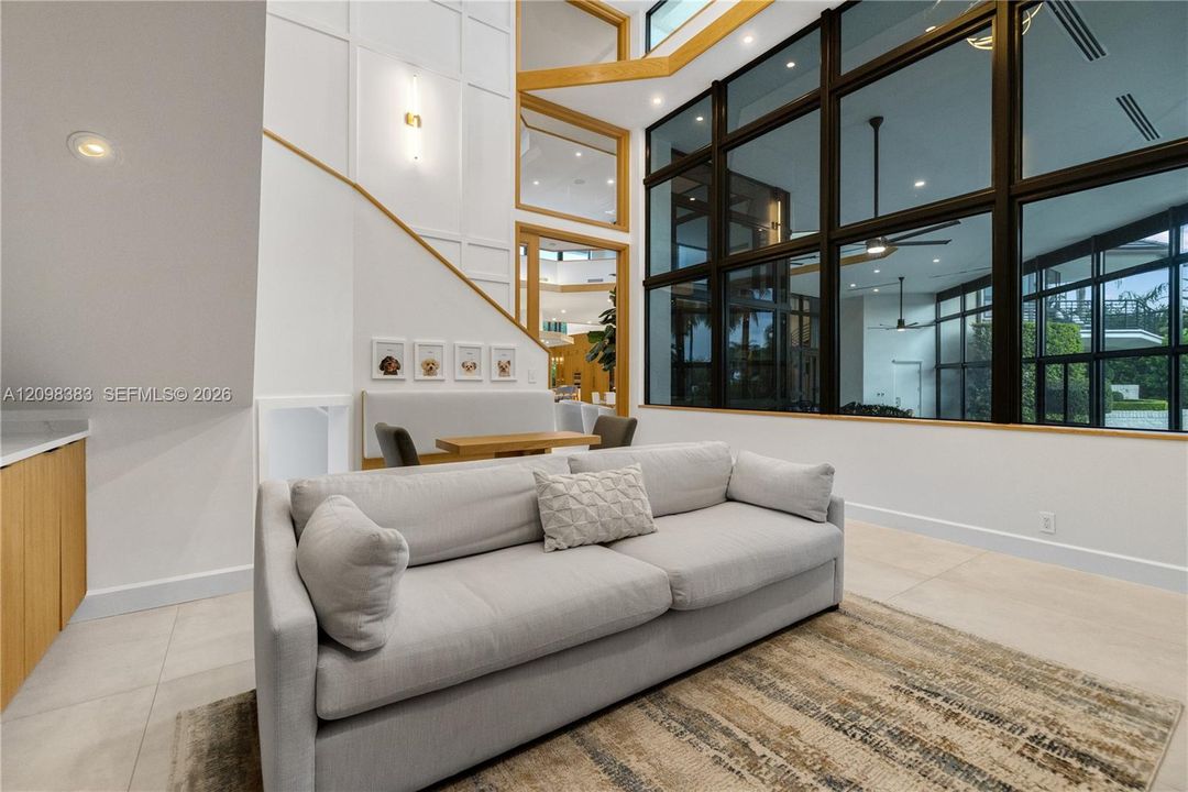 For Sale: $8,900,000 (6 beds, 7 baths, 10636 Square Feet)