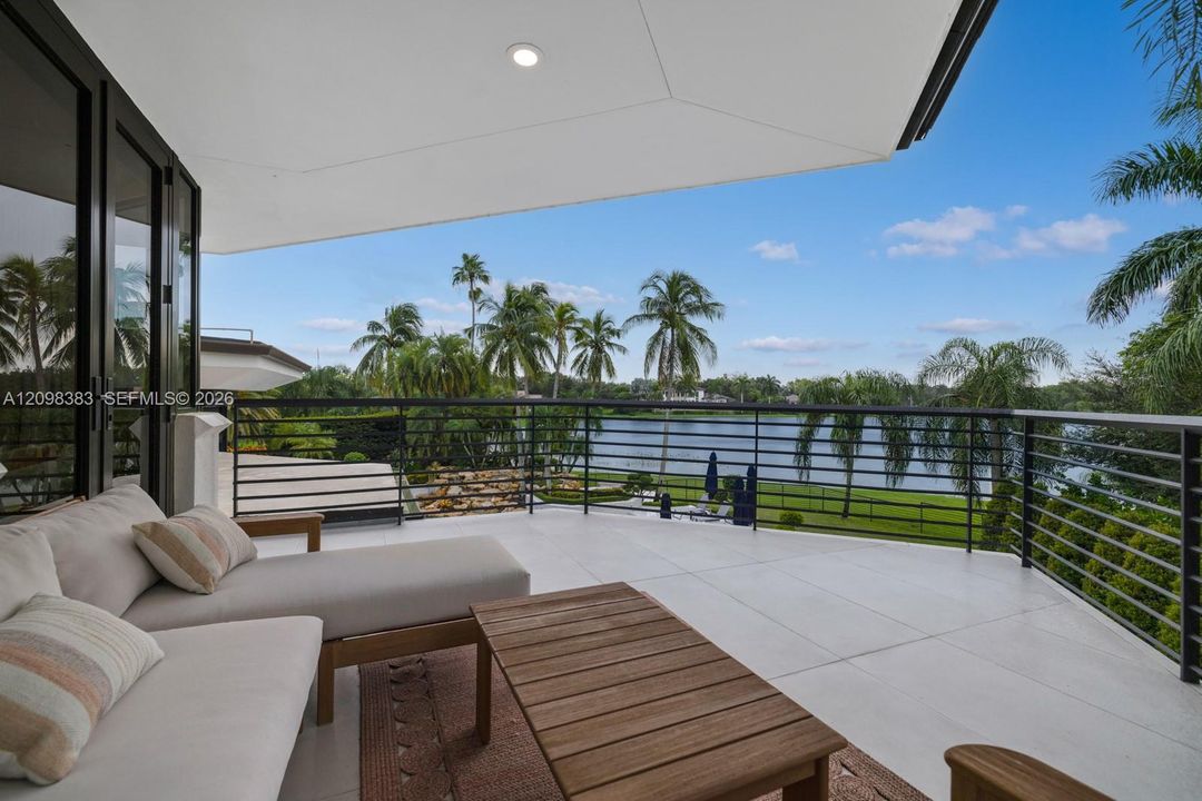 For Sale: $8,900,000 (6 beds, 7 baths, 10636 Square Feet)