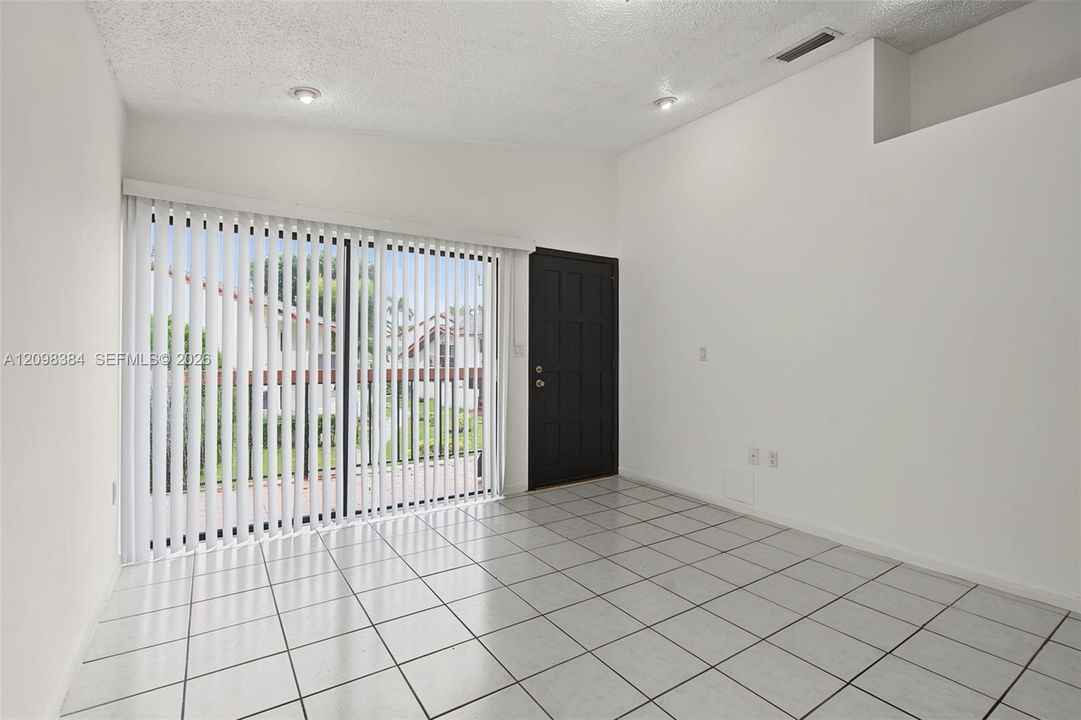 En Venta: $259,000 (2 camas, 2 baños, 847 Pies cuadrados)