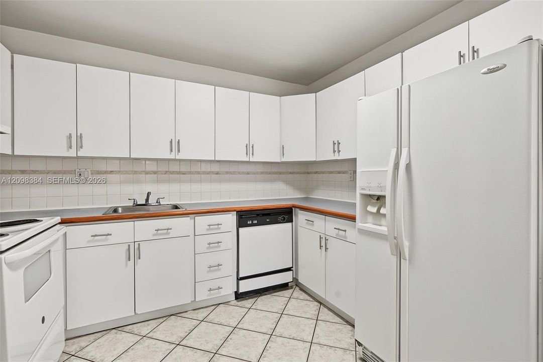 En Venta: $259,000 (2 camas, 2 baños, 847 Pies cuadrados)