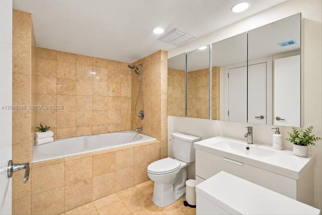 На продажу: $690,000 (1 спален, 1 ванн, 871 Квадратных фут)